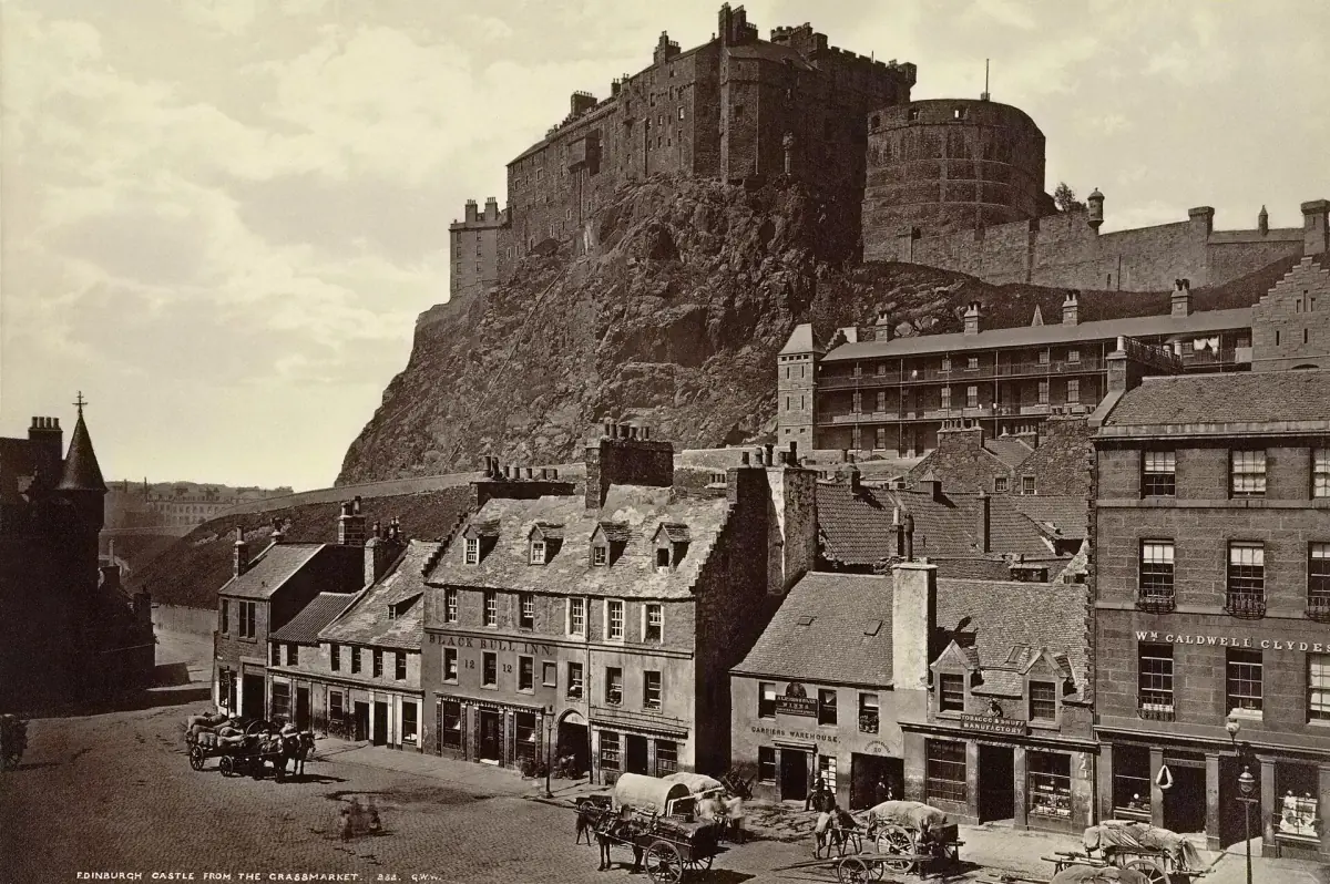 The castle above the Grassmarket in an old photograph
