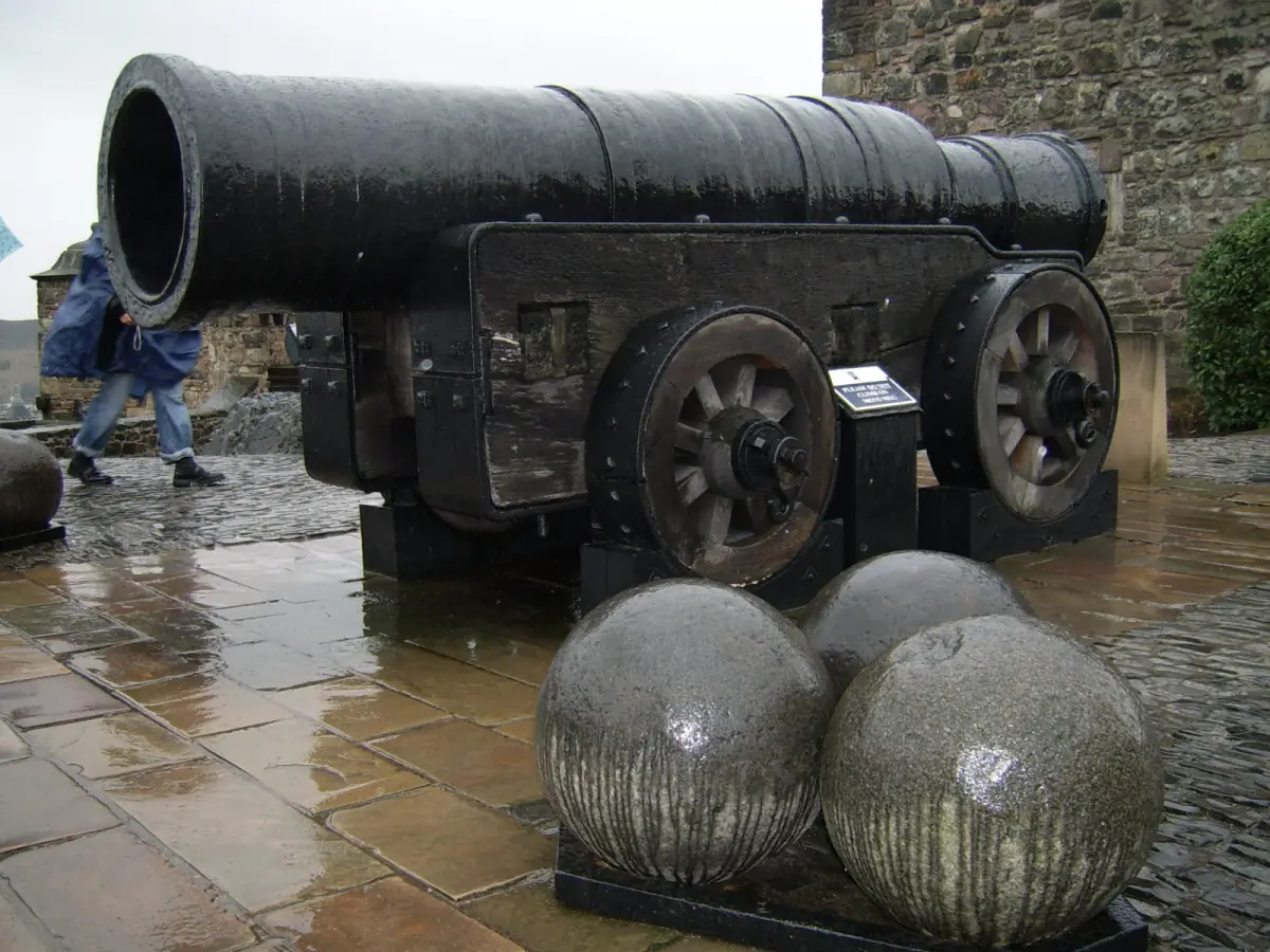 Mons Meg and its cannonballs